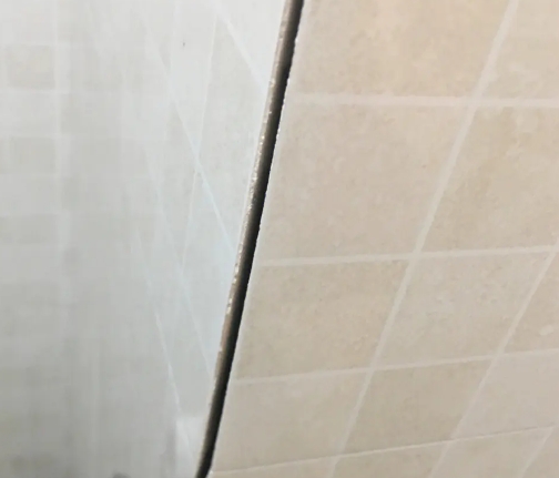 开封瓷砖空鼓维修公司分享阳台瓷砖脱落的修复过程可以分为以下几个步骤