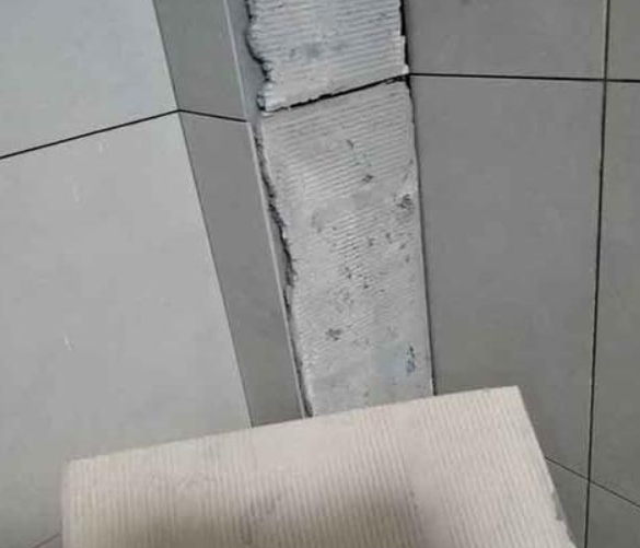 开封瓷砖空鼓维修公司分享下厨房瓷砖脱落的补救措施。